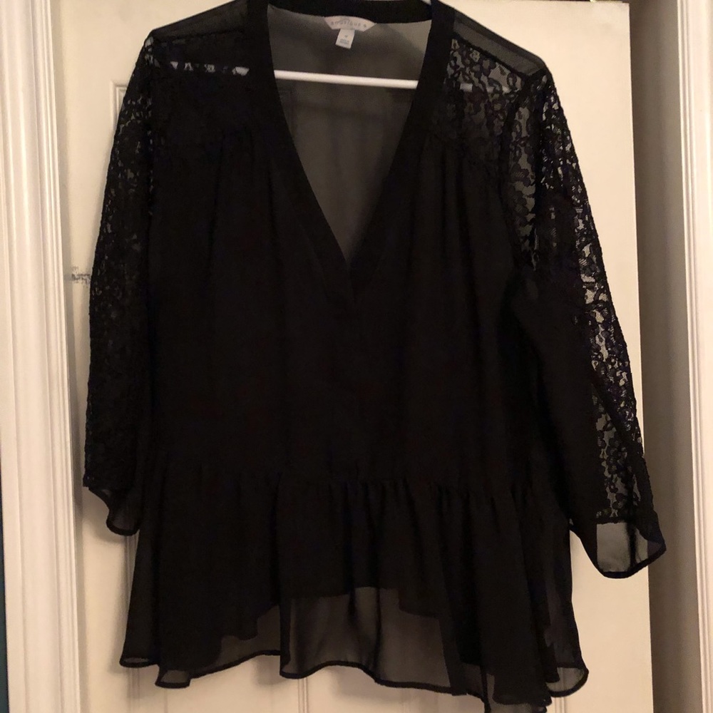 Super cute lace date night or work event top